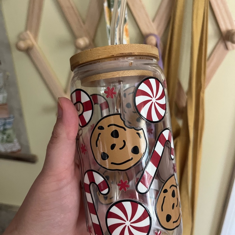 16 Oz Festive Cookie and Candy Cane Can Glass with Glass Straw & Bamboo lid